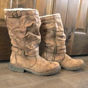 Women’s Lined Roxy boot. Size 7.